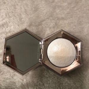 Fenty Beauty Diamond Bomb All-Over Diamond Veil